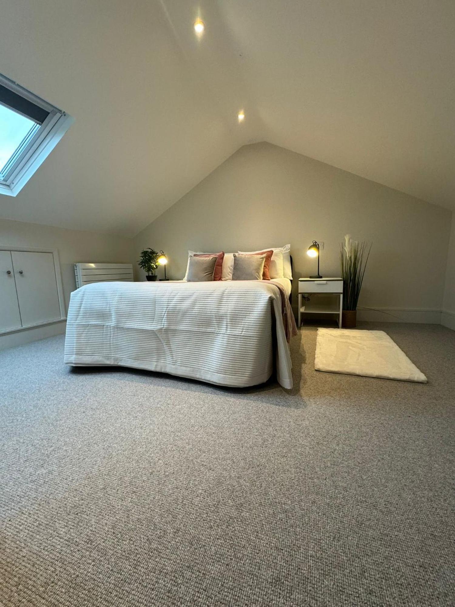 Ferienwohnung Osbourne House Pink 2 Bed, 2 And Half Bath Birmingham Exterior foto