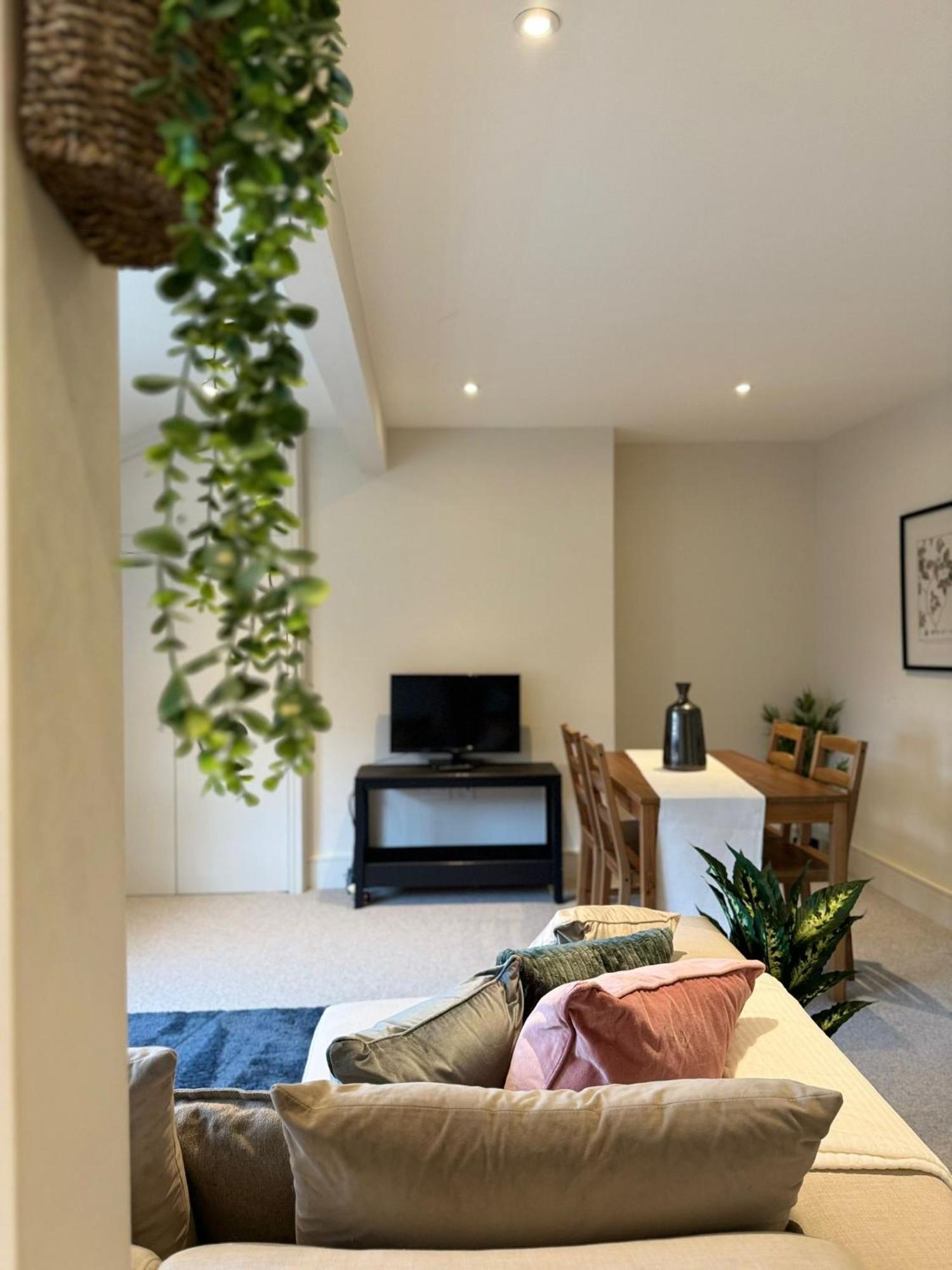 Ferienwohnung Osbourne House Pink 2 Bed, 2 And Half Bath Birmingham Exterior foto